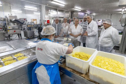 Susinos visita la empresa Tu Cocina Tradicional XXI especializada en platos preparados y que da empleo a 28 personas