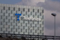 Telefónica se desploma en torno a un 10% en Bolsa tras presentar resultados y recortar el dividendo para 2026