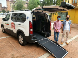 Torrelavega cuenta ya con dos taxis adaptados y prev&eacute; aumentar el n&uacute;mero en los pr&oacute;ximos meses