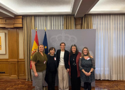 Tres asociaciones entregan 15.000 firmas a Sanidad para exigir que los ni&ntilde;os sean atendidos por enfermeras pedi&aacute;tricas