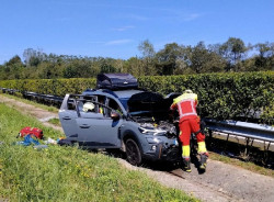  Tres heridos leves tras salirse un coche de la A-8 a la altura de Vald&aacute;liga