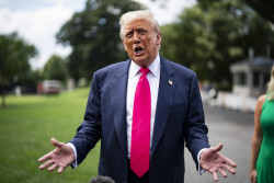 Trump avisa de que EEUU estar&aacute; como Ceuta "dentro de tres a&ntilde;os" si ganan los dem&oacute;cratas