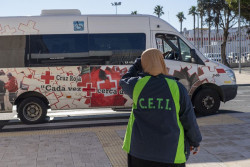 Un grupo de 126 migrantes deja el CETI de Ceuta, la salida m&aacute;s numerosa de los &uacute;ltimos a&ntilde;os