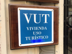 Un total de 2.140 viviendas tur&iacute;sticas de 6.500 registradas en Cantabria quedan fuera del mercado tras el decreto