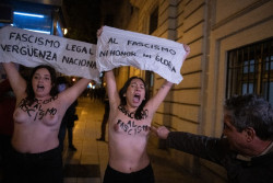 Van a una misa por Franco y les detienen y a las alborotadores, activistas de Femen las dejan libres