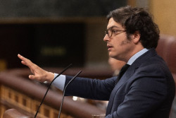 Vox tacha de "cobarde" a Feij&oacute;o y dice que S&aacute;nchez "no tiene huevos" para atacar a Abascal fuera del Congreso