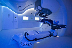 Zuloaga niega que est&eacute;n "comprometidos los tiempos" para la protonterapia de Valdecilla