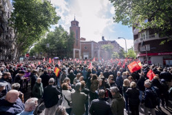 10.000 militantes VIP socialistas de toda Espa&ntilde;a, que han llegado en Bus, se manifiestan en Ferraz pidiendo que no se vaya