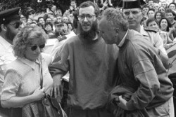 15-s La calle y el parlamento.