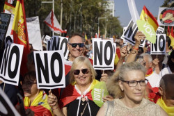 300.000 manifestantes en Barcelona contra S&aacute;nchez y su amnist&iacute;a a Puigdemont