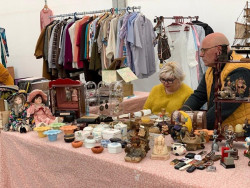  44 stands participan en el XI Mercado de Segunda Mano de Renedo