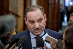 &Aacute;balos descarta dimitir y se agarra al acta de diputado diciendo que ya no es ministro 