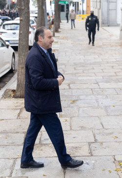 &Aacute;balos niega el cobro de comisiones por la compra de material sanitario y descarga responsabilidad en Koldo