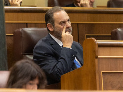 &Aacute;balos pidi&oacute; al Congreso un certificado de material de oficina para demostrar su uso de folios: 168 paquetes en 21 meses