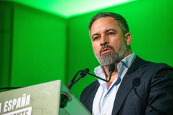 Abascal aclara que VOX quiere deportar a "todos" los migrantes que "hayan venido a delinquir" y a los menores