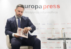 Abascal acusa a Feij&oacute;o de poner en riesgo la alternativa y dice que las exigencias de Vox las marcar&aacute;n sus votos