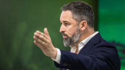 Abascal acusa a Feij&oacute;o de "sacrificar" Extremadura y Murcia por sus "intereses" personales y "ambici&oacute;n pol&iacute;tica"