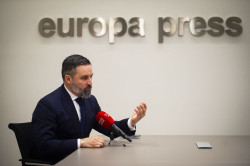 Abascal afirma que S&aacute;nchez "es capaz de cualquier artima&ntilde;a" para permanecer en Moncloa "sin convocar elecciones"