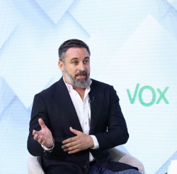 Abascal anuncia que citar&aacute; como testigos a CEO de empresas relacionadas con su esposa si S&aacute;nchez no aclara si les llam&oacute;