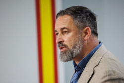 Abascal avisa  que  dar&aacute; por "rotos" los pactos auton&oacute;micos con el PP si aceptan la distribuci&oacute;n de menores migrantes
