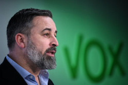 Abascal dice a PP que la pregunta no es "por qu&eacute; Vox no va a Moncloa", sino por qu&eacute; va Feij&oacute;o a la misma reuni&oacute;n que ETA