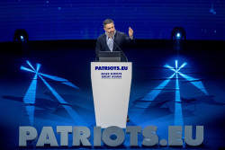 Abascal llama "pinocho" a Feij&oacute;o y niega un "silencio c&oacute;mplice" sobre los aranceles: "El gran arancel es el de Bruselas"