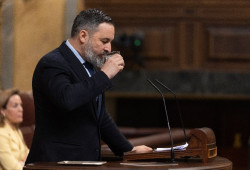 Abascal recalca el apoyo de Vox al aumento del gasto en defensa, pero reclama que se destine a proteger Ceuta y Melilla