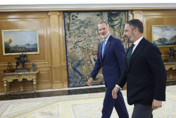 Abascal traslada al Rey su apoyo a la investidura de Feij&oacute;o