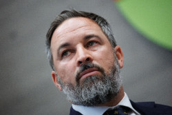 Abascal ve al PP como una "gran estafa" y avisa que Vox ser&aacute; su oposici&oacute;n en las comunidades que gobierna