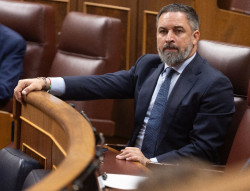 Abascal ve "una estafa" que el PP pida ahora buques de guerra contra la inmigraci&oacute;n tras apoyar la regularizaci&oacute;n masiva
