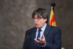 Abogac&iacute;a del Estado y Fiscal&iacute;a, es decir S&aacute;nchez, piden el "inmediato alzamiento" de la orden de detenci&oacute;n contra Puigdemont
