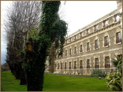 Abogados c&aacute;ntabros instan al Defensor del Pueblo a recurrir el decreto que declara h&aacute;bil agosto