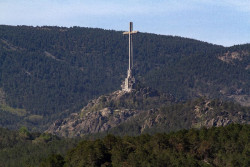 Abogados Cristianos entrega el martes 35.000 firmas en Patrimonio Nacional por el mantenimiento del Valle de los Ca&iacute;dos