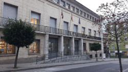 Absuelto un hombre acusado de golpear a su pareja tras una discusión por besar a otra mujer