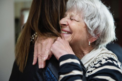 Abuelos destacan la conexi&oacute;n con sus nietos: "Son lo mejor que nos ha pasado en la vida"