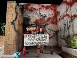 Activistas de Futuro Vegetal arrojan pintura a la vivienda de Messi en Ibiza (Baleares)