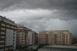 Aemet activa el aviso rojo en Tarragona por lluvias torrenciales que afectar&aacute;n tambi&eacute;n a C. Valenciana y zonas de Arag&oacute;n