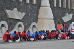 Al menos 1.700 inmigrantes han llegado a las costas espa&ntilde;olas en los &uacute;ltimos tres d&iacute;as, la mayor&iacute;a a Canarias y los que vendr&aacute;n