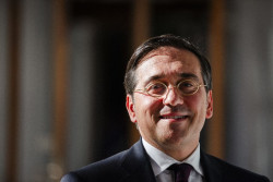 Al ministro Albares le empiezan a llamar el cuenta cuentos
