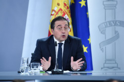 Albares anunciaba ayer nueve espa&ntilde;oles en Siria y hoy anuncia la salida de Siria de una veintena de espa&ntilde;oles por carretera hacia L&iacute;bano