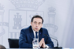 Albares formula el &uacute;nico motivo  a los embajadores de la UE para que  apoyen el catal&aacute;n, que pueda seguir S&aacute;nchez en la Moncloa si no le echa el pr&oacute;fugo Puigdemont 