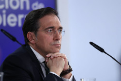 Albares justifica la pol&iacute;tica de S&aacute;nchez contra  Trump 