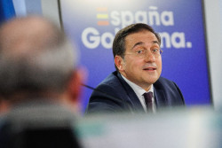 Albares niega que haya "antisemitas" en el Gobierno de S&aacute;nchez
