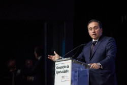 Albares replica a Bustinduy, ambos ministros de S&aacute;nchez  a trav&eacute;s de la prensa