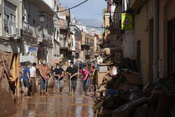 Alcaldesa de Paiporta describe una situaci&oacute;n "desesperante": "Hay zonas sin acceso, con coches con cuerpos"