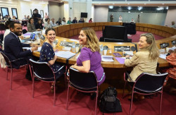 Algunas feministas dicen que el piropo no es violencia" contra la mujer