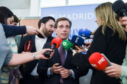 Almeida acusa a S&aacute;nchez de mentir y ser "doctor cum fraude" por no convocar elecciones aunque no saque los PGE