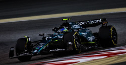 Alonso mantiene la ilusi&oacute;n con el segundo mejor tiempo en unos Libres liderados por P&eacute;rez