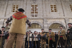 Alrededor de 120 marceros dan la bienvenida a la primavera en el Parlamento