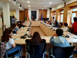 Alumnos del José Luis Hidalgo visitan el Ayuntamiento de Torrelavega y recrean un Pleno